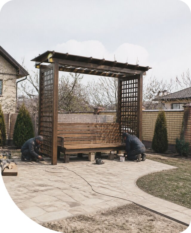 Скамейка с перголой в Петергофе изготовление и монтаж под ключ